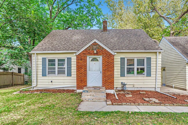 Building Photo - Lovely 4BR Home on a Quiet, Tree-Lined Street