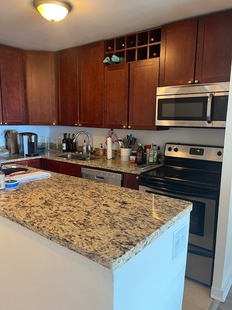 kitchen - 2020 N Lincoln Park W