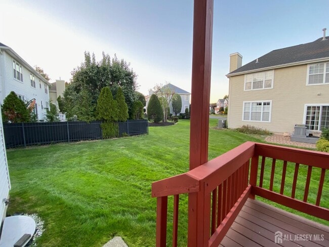 Building Photo - 2 Hampshire Pl