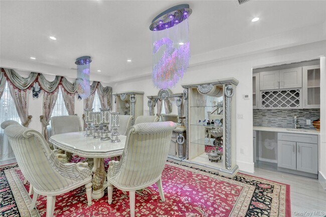 Building Photo - 120 Majestic Dr