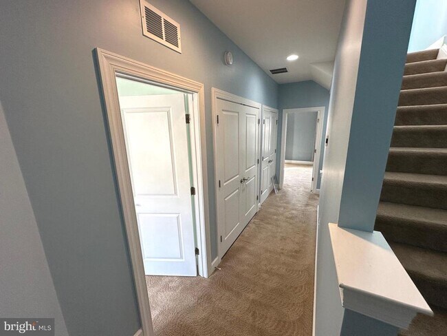 Building Photo - 3697 Ambrose Hills Rd