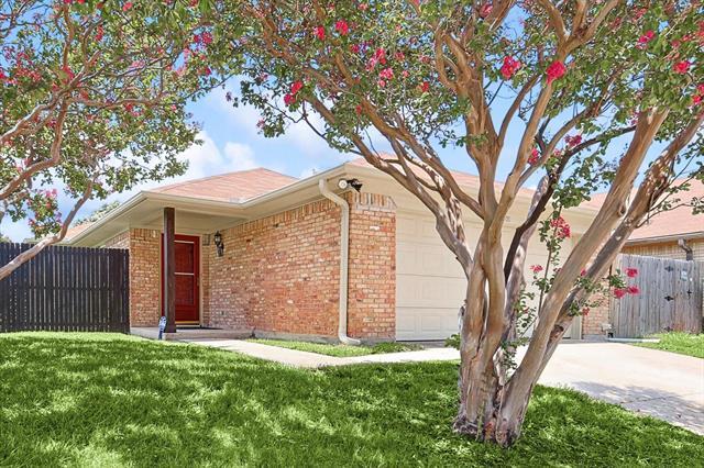 Building Photo - 2201 Jamestown Ct