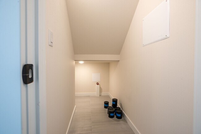 Building Photo - Ballard Townhouse