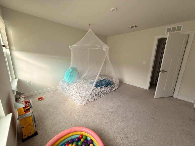 Building Photo - 3841 Pitchers Ln