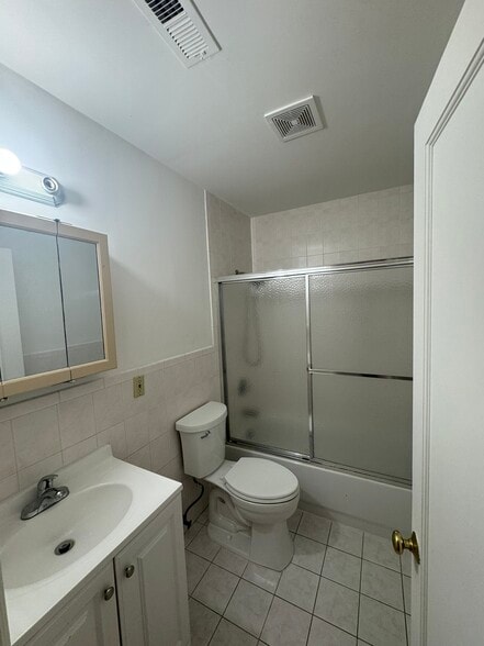 Bathroom - 1606 39th Ave
