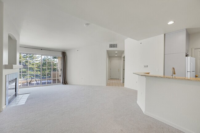 Building Photo - 530 Mohawk Dr
