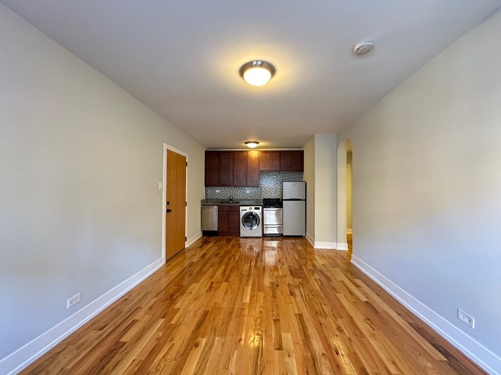 Building Photo - 562 W Arlington Pl