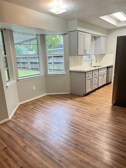 Building Photo - 2019 Redwood St