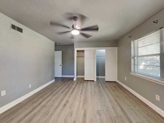 Building Photo - 836 Misty Glen Ln