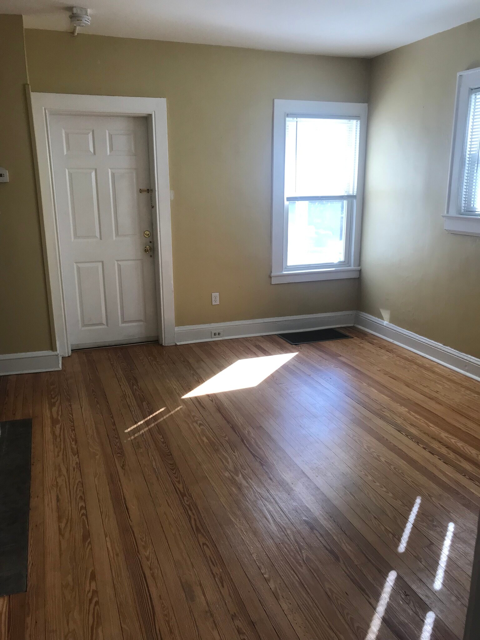 Building Photo - 27 James St