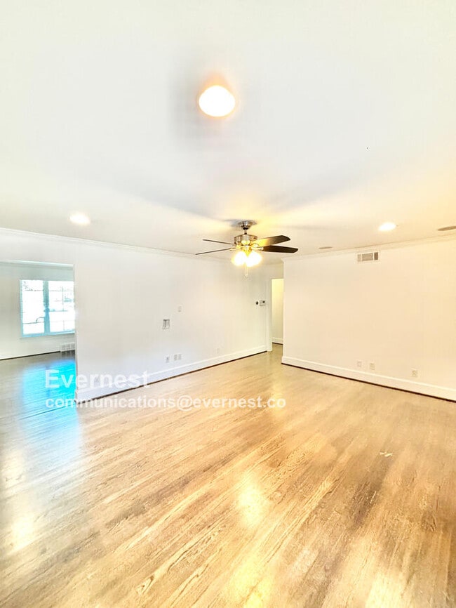 Building Photo - 6226 Saratoga Cir