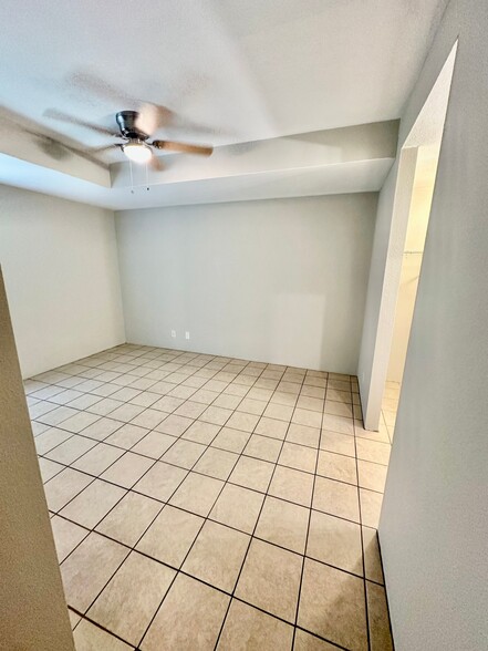 Building Photo - 7323 Golf Vista Blvd