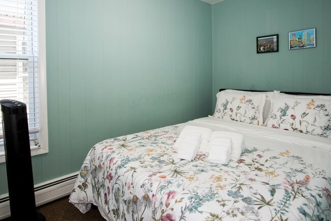 Building Photo - 42 Everett St