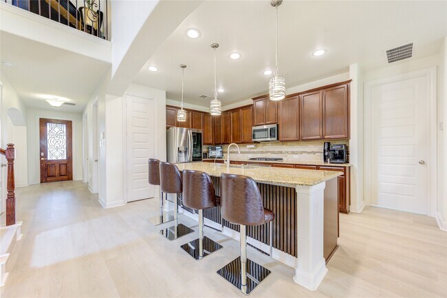 Building Photo - 27310 Onslow Run Dr