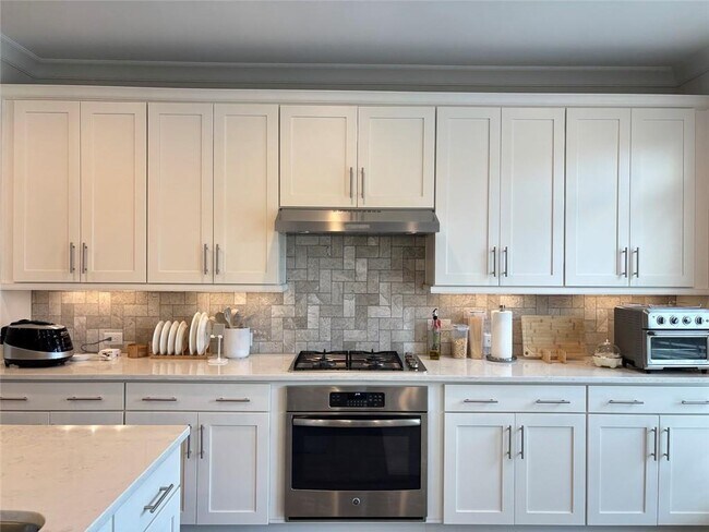 Building Photo - 7866 Laurel Crest Dr
