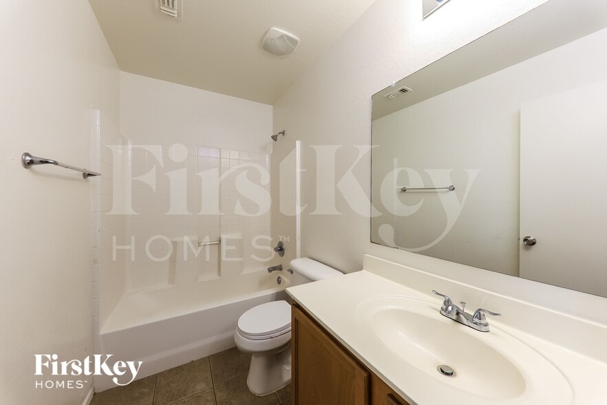 Building Photo - 14088 W Larkspur Dr