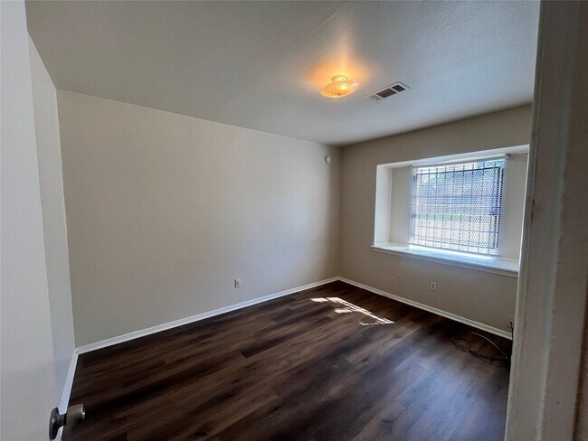 Building Photo - 6415 Heath St