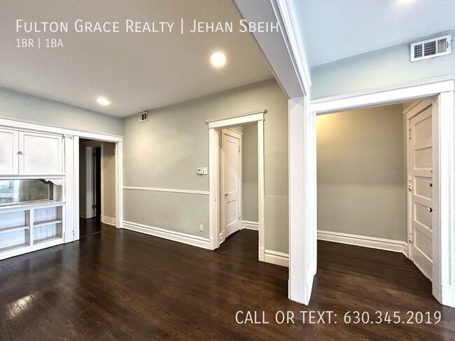 Building Photo - 910 W Addison St