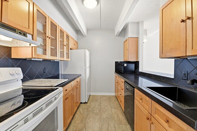 Building Photo - $2,240.95 - 2 Bed, 2 Bath Condo in Denver with Central AC!