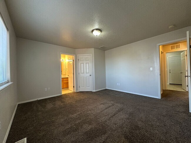 Building Photo - 3bed, 2bath, 1340sq.ft. home in Nottingham Greens - Middleton