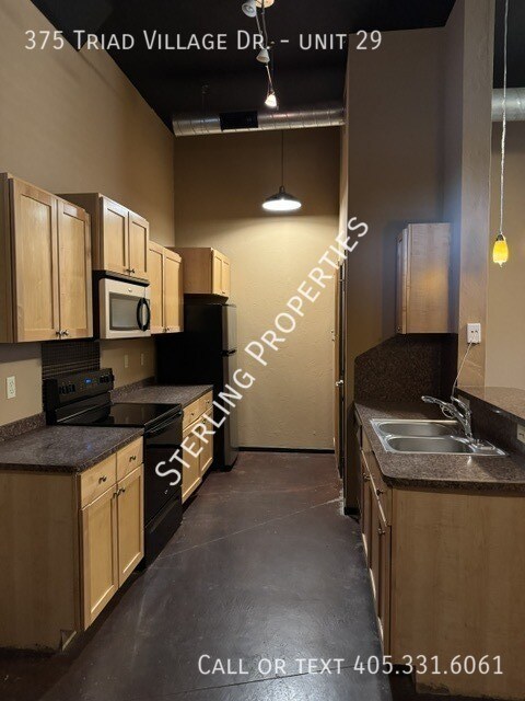Building Photo - 375 Triad Village Dr