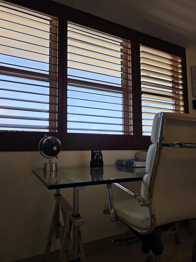 Building Photo - 9225 Collins Ave