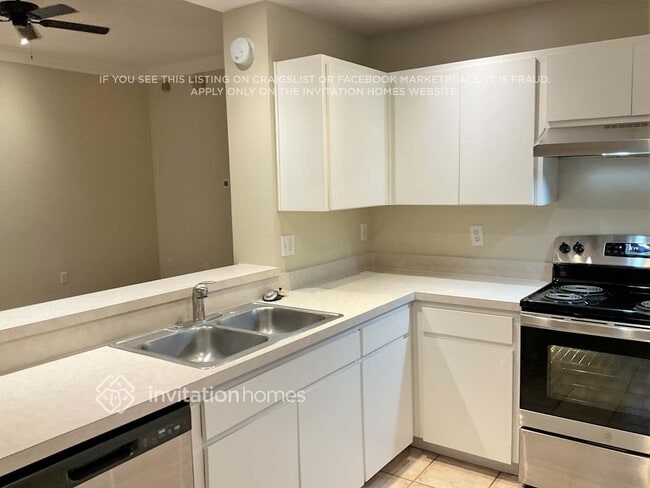 Building Photo - 14911 Rocky Ledge Dr