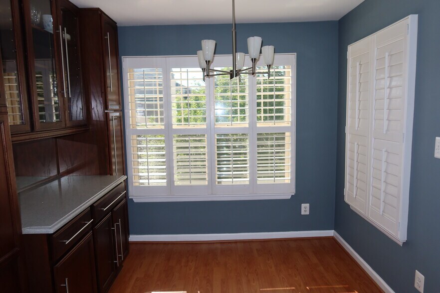 Building Photo - 1717 Ascot Way