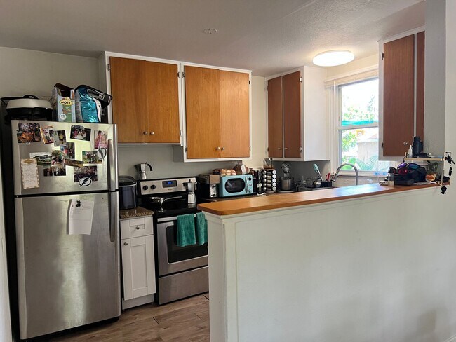 Building Photo - Gulfport charm 3/1 1 car garage