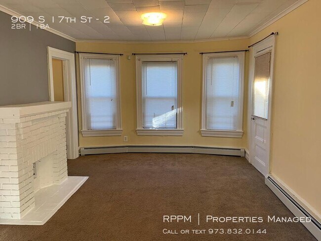 Building Photo - 909 S 17th St - 2 - 2 beds, 1 full bath