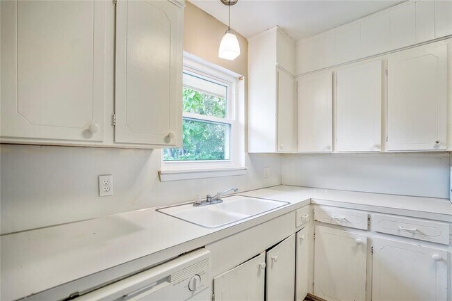 Building Photo - 3532 Midwest Dr