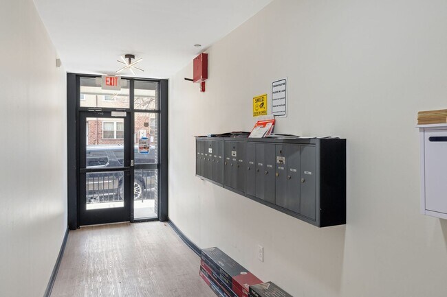 Building Photo - 1409 N 15TH-201