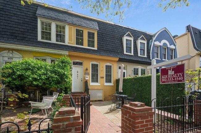Building Photo - Charming 2 Bedroom in Foggy Bottom
