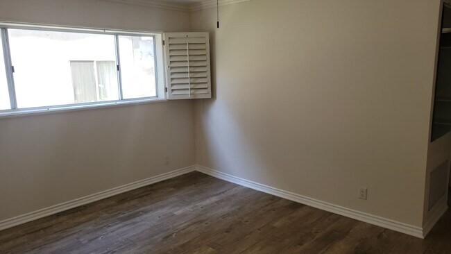 Building Photo - 4521 Colbath Ave