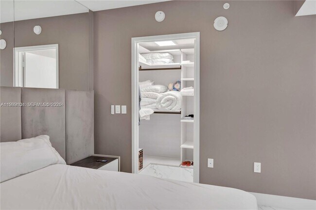 Building Photo - 300 Sunny Isles Blvd