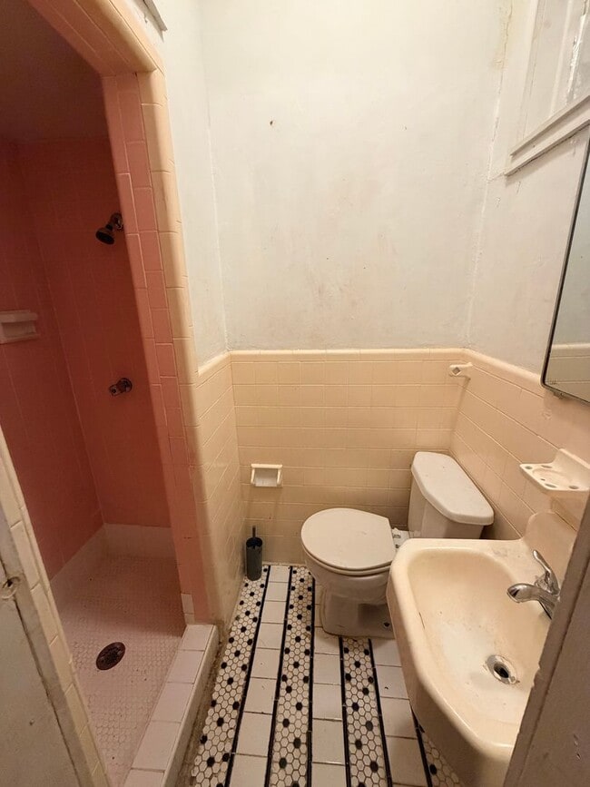 Building Photo - Beautiful 2 Bedroom unit in Highland