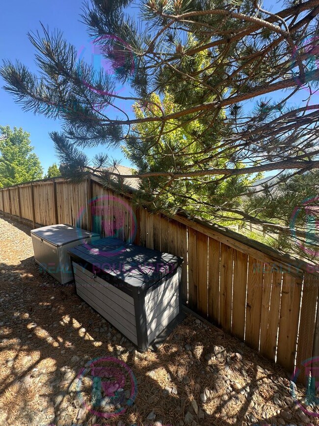 Building Photo - 1767 Fairway Hills Trail