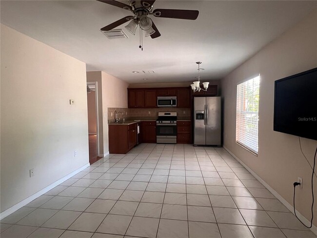 Building Photo - 3900 Oak Pointe Blvd