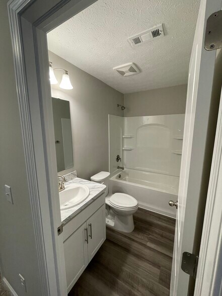 Building Photo - 3470 Magnolia Ln