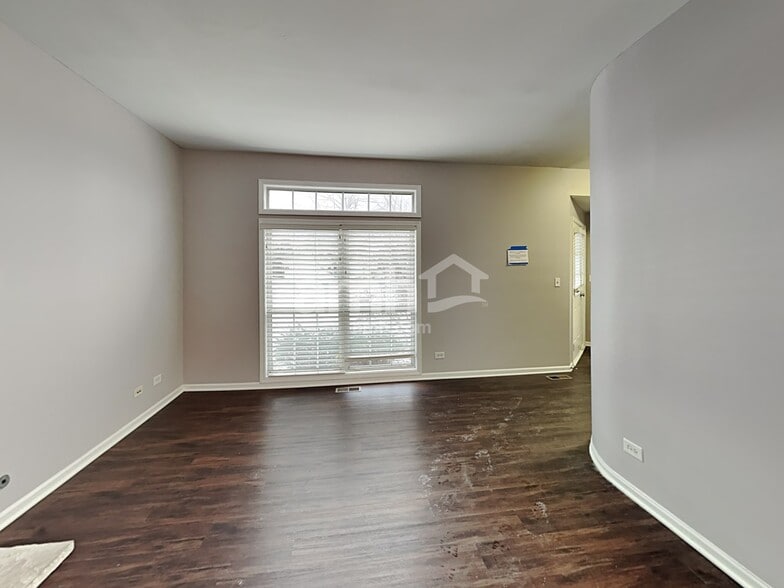 Building Photo - 2417 Deerfield Dr