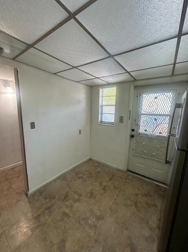 Building Photo - 251 NE 187th St