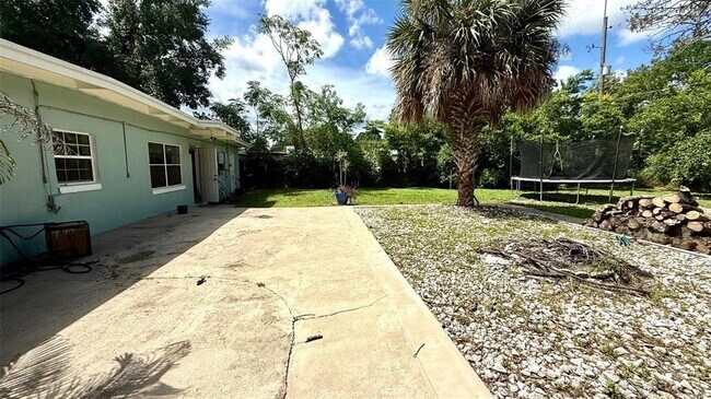 Building Photo - 1916 N Hastings St