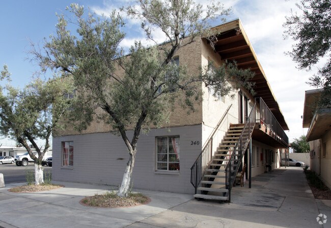 Primary Photo - 240 St Louis Ave