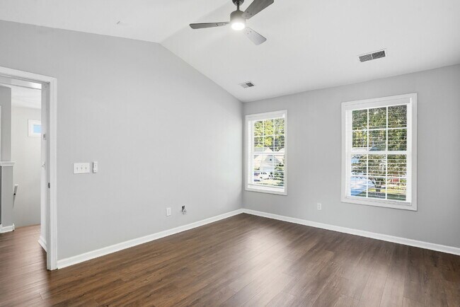 Building Photo - Bright and Airy Three Bedroom Home in Lake Linden! *MOVE IN SPECIAL AVAILABLE*