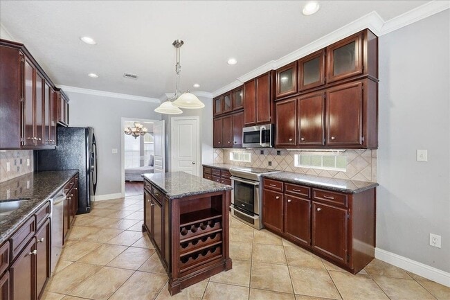 Building Photo - 2490 Amberwood Dr