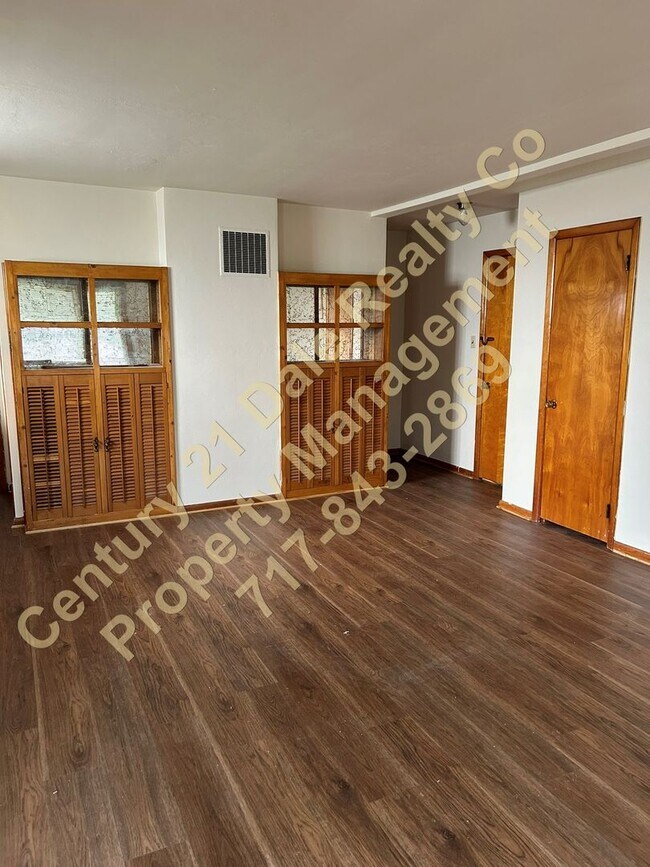 Building Photo - New Bridgeville 79-81