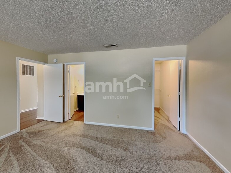 Building Photo - 1730 Sonesta Ln