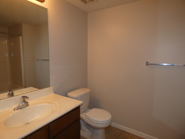 Building Photo - Beautiful Condo!