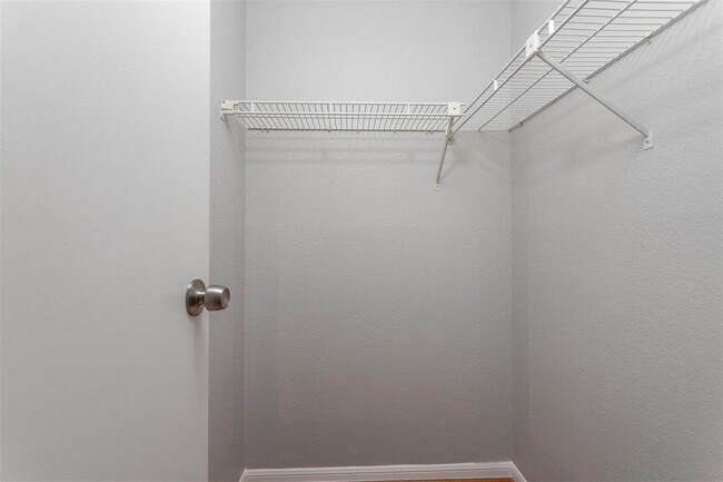 Building Photo - 9850 Pagewood Ln