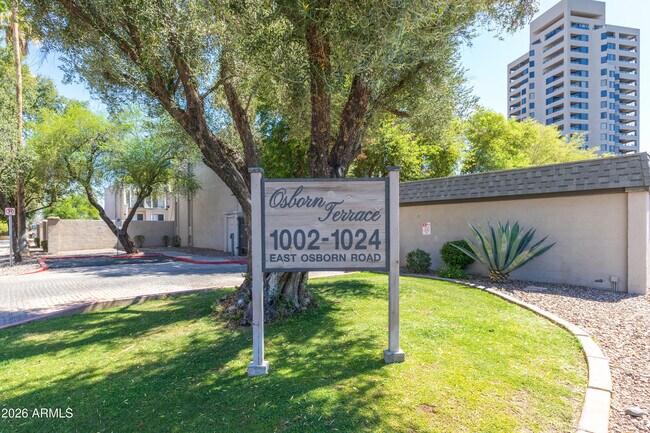 Building Photo - 1010 E Osborn Rd